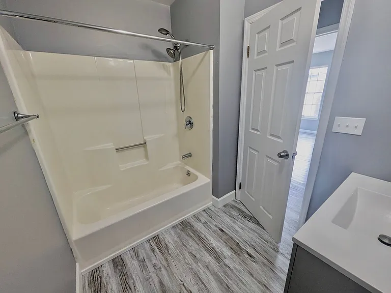 64 Howard St — Photo 13