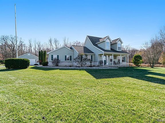 3rd image of 5059 Spruceview Ln S