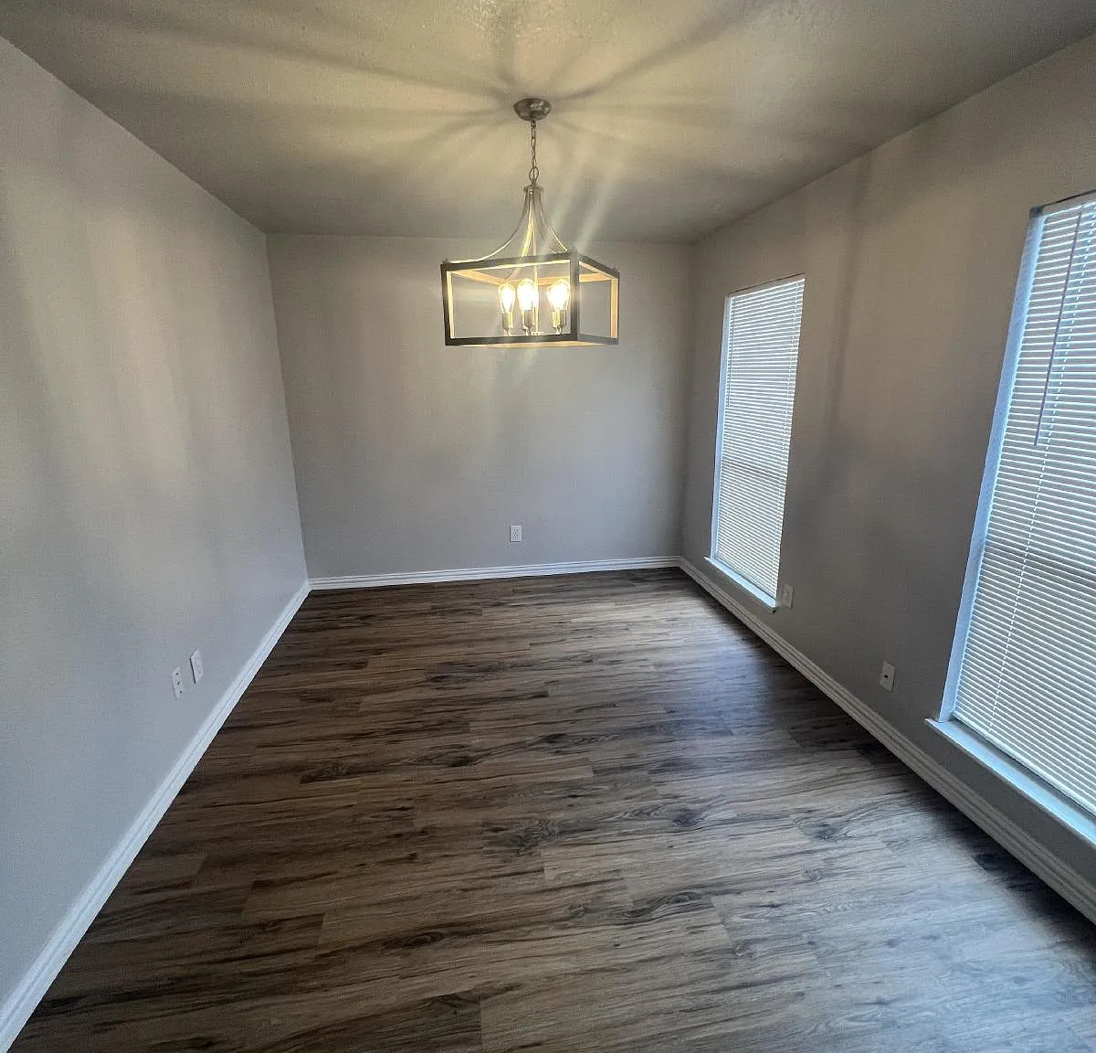 3 bed, 2.0 bath, 1629 sqft, $1,900 — Photo 2