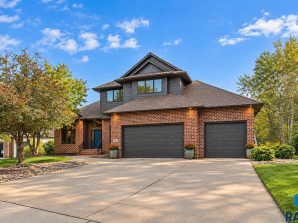5800 S Shadow Ridge Ave, Sioux Falls, SD 57108