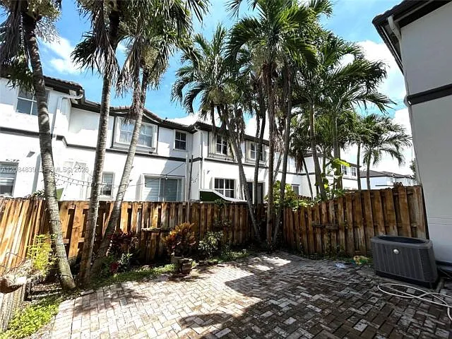 3 bed, 2.5 bath, $3,450 — Photo 2