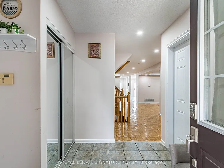 35 Whitehouse Cres — Photo 7