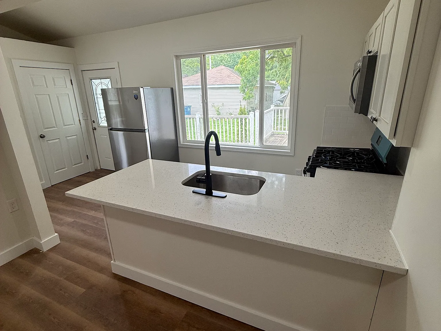 966 Oak St — Photo 2