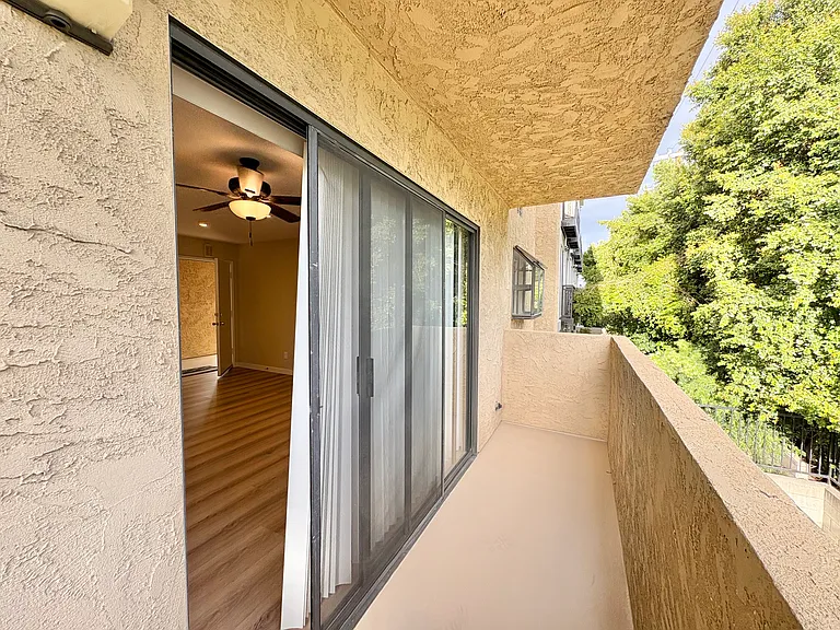 14540 Burbank Blvd #5 — Photo 10