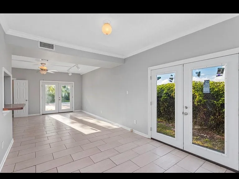 1911 Hodges St — Photo 5
