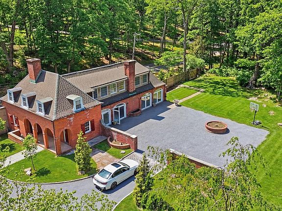 4th image of 22 Brookville Road