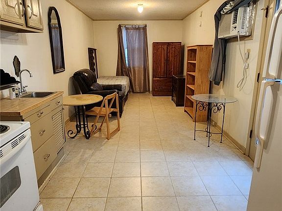 4th image of 1315 S 12th St #A