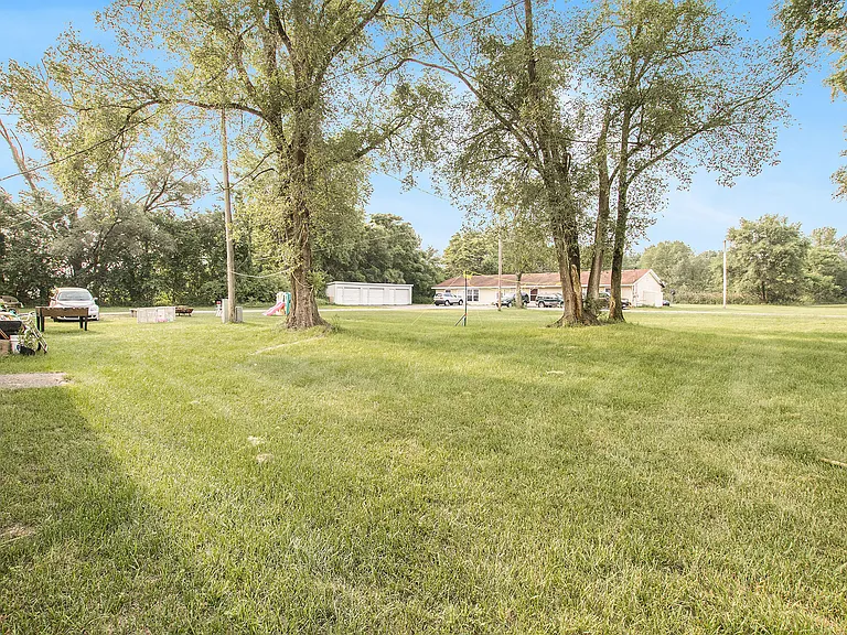 2 bed, 1.0 bath, $800 — Photo 17