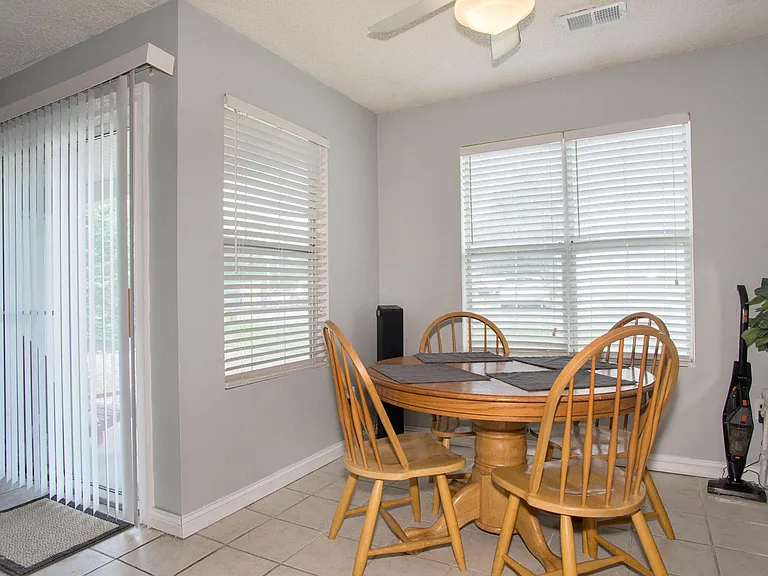 1716 Waters Edge Dr — Photo 7