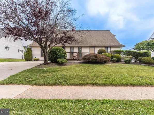 23 Begonia Ln, Levittown, PA 19054