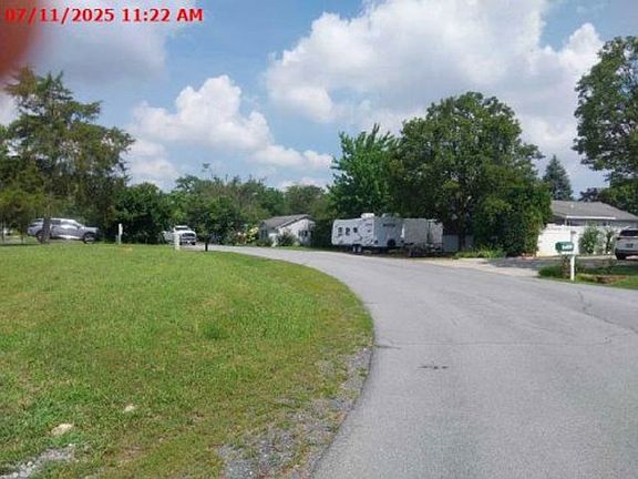 Exterior Neighborhood (street photo)