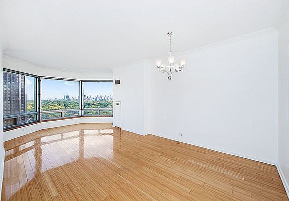 3rd image of 301 W 57th St APT 18B