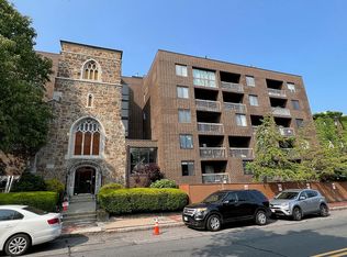 321 Harvard St APT 101, Cambridge, MA 02139