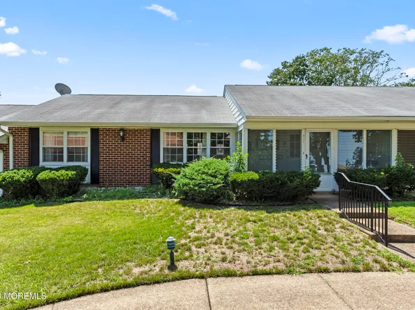 933C Thornhill Court, Lakewood, NJ 08701