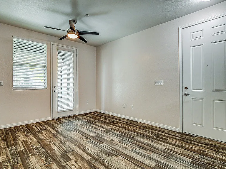 Fleetwood Apartments — Photo 24