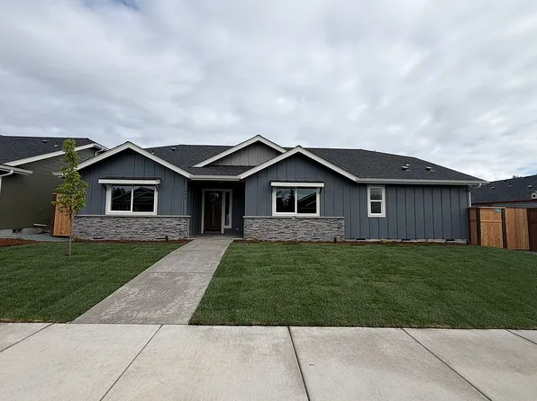 1604 Kokanee Ln, Grants Pass, OR 97527