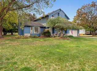 2225 Silvermaple Ct, Wixom, MI 48393