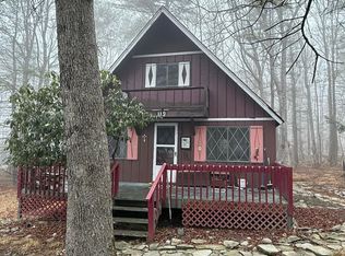 119 Yvonne Ln, Dingmans Ferry, PA 18328