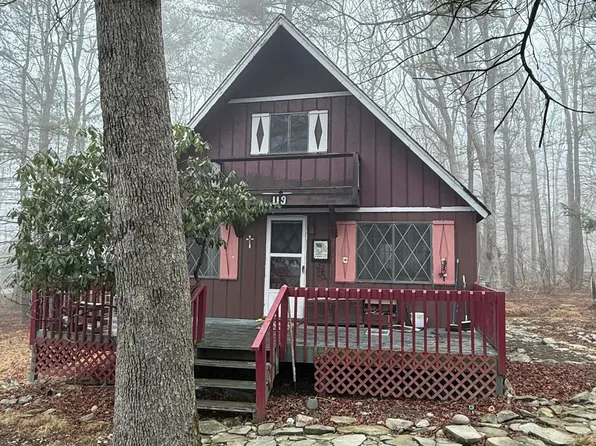 119 Yvonne Ln, Dingmans Ferry, PA 18328