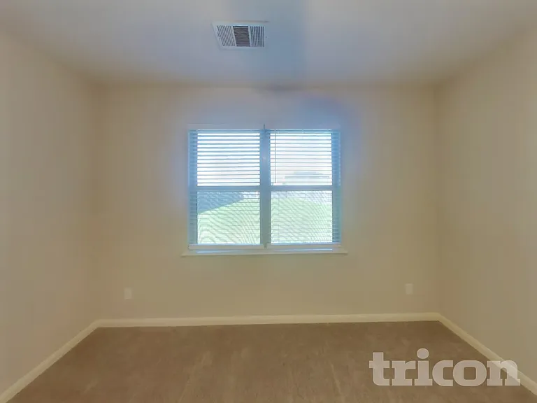 185 Kennedy Dr — Photo 7