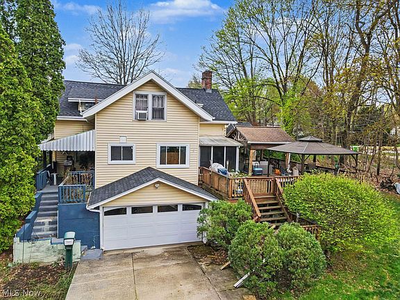 3rd image of 3376 Darrow Rd
