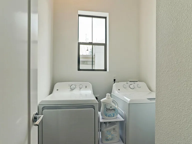604 Middle St #F — Photo 13