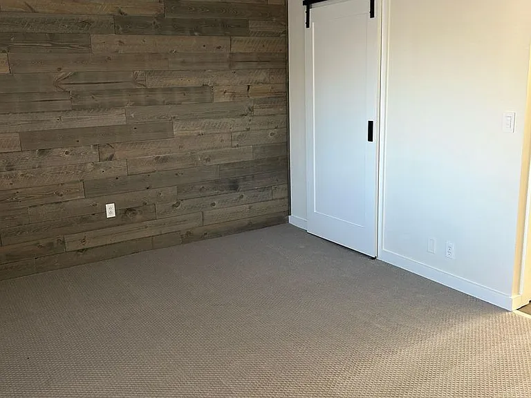 36 Wolfpit Associates Llc Ave — Photo 4