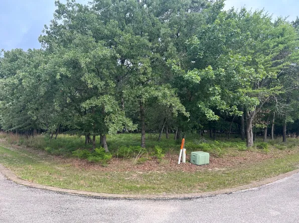 Caroline Ct, Athens, TX 75752