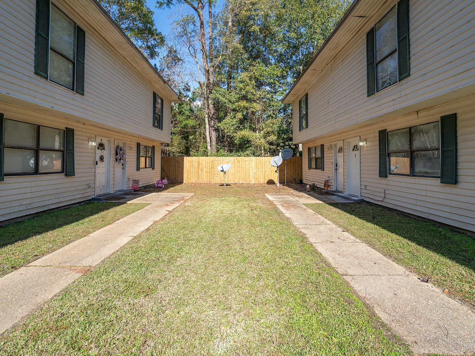 2 bed, 2.5 bath, 1000 sqft, $899 — Photo 2