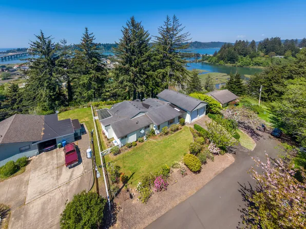 440 NE Edgecliff Dr, Waldport, OR 97394