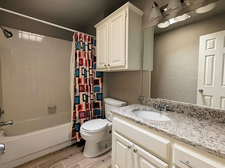 1005 Valley Ct — Photo 11