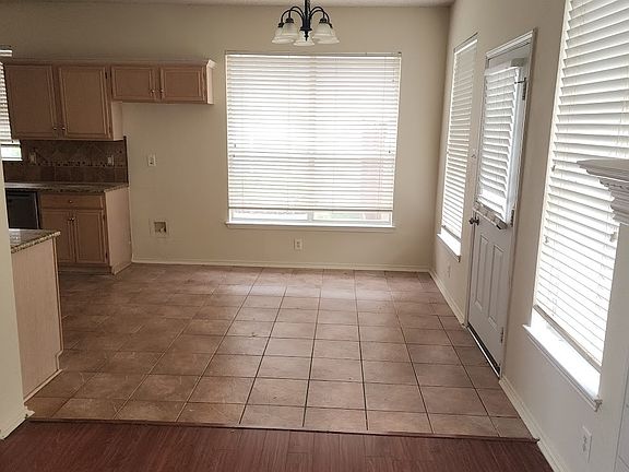 4th image of 3920 Windford Dr