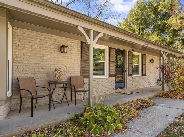 2009 W 83rd Ter, Leawood, KS 66206