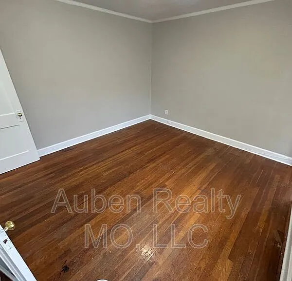 5426 Harrison St #2F — Photo 8