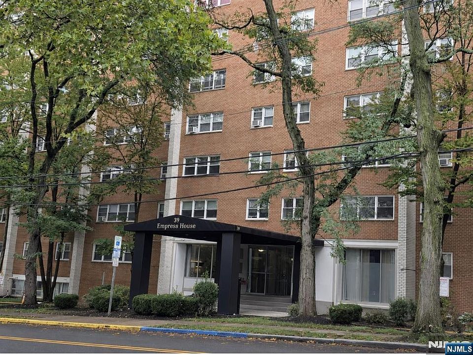 1st image of 39 E 39th St #`m1