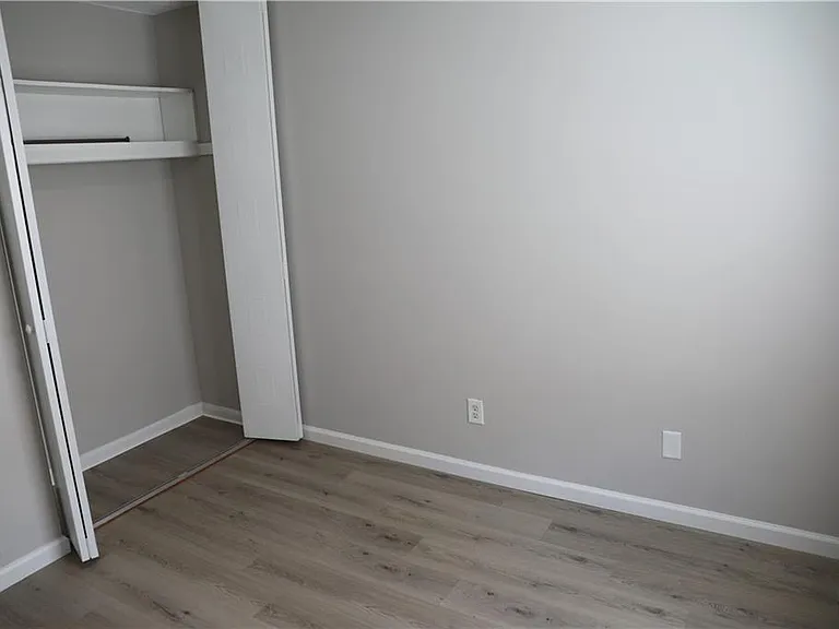 1321 Surrey Ln SW — Photo 10