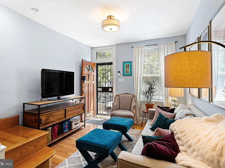 2413 Aspen St — Photo 3
