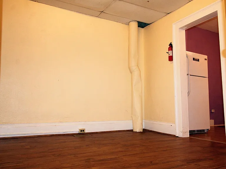 1021 College Ave — Photo 7