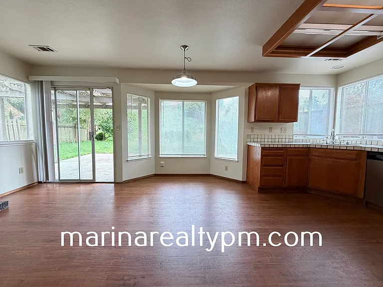 115 James River Rd — Photo 13