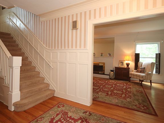 4th image of 320 Wesley Ave