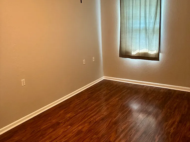 2300 W 78th St — Photo 12