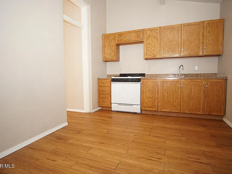 1104 Myrtle Ave #4 — Photo 2