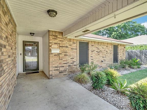 4th image of 2705 Cantrell St