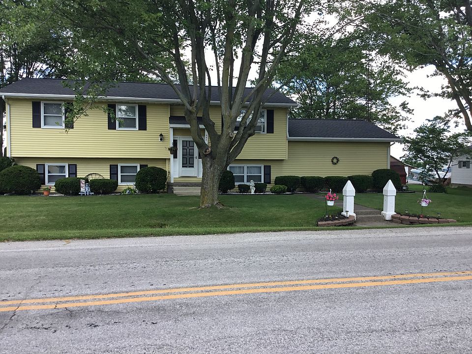 1st image of 982 Walnut St