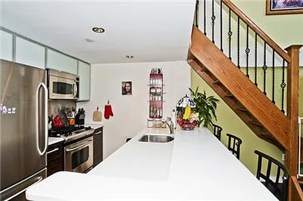 Sold by R New York | media 15