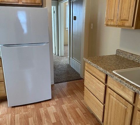5th image of 221 Alderson Ave #1