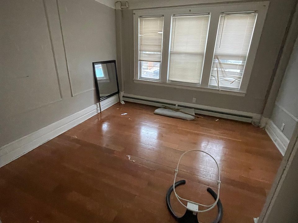 2nd image of 67 Fabyan Pl APT 1L