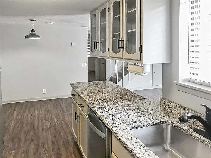339 Lakebend Dr — Photo 3
