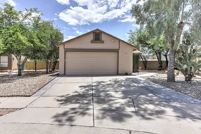 3 bed, 2.0 bath, 1114 sqft, $1,695 — Photo 2