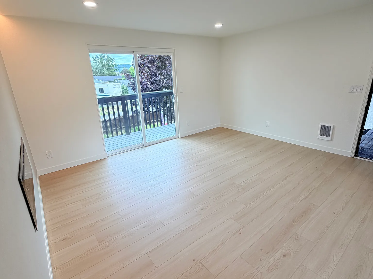 222 Chicago Blvd S — Photo 3